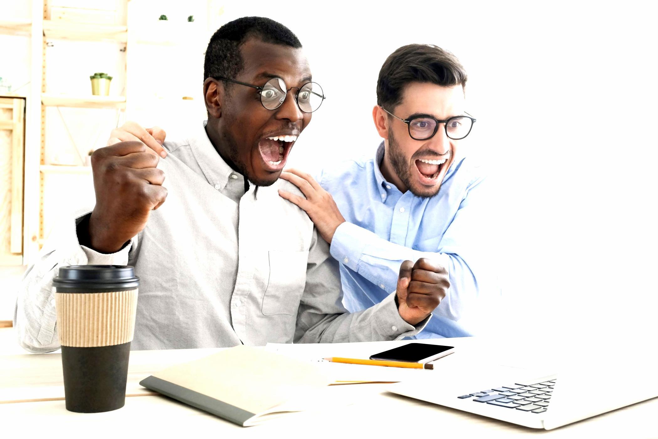 Grafice financiare pe laptop